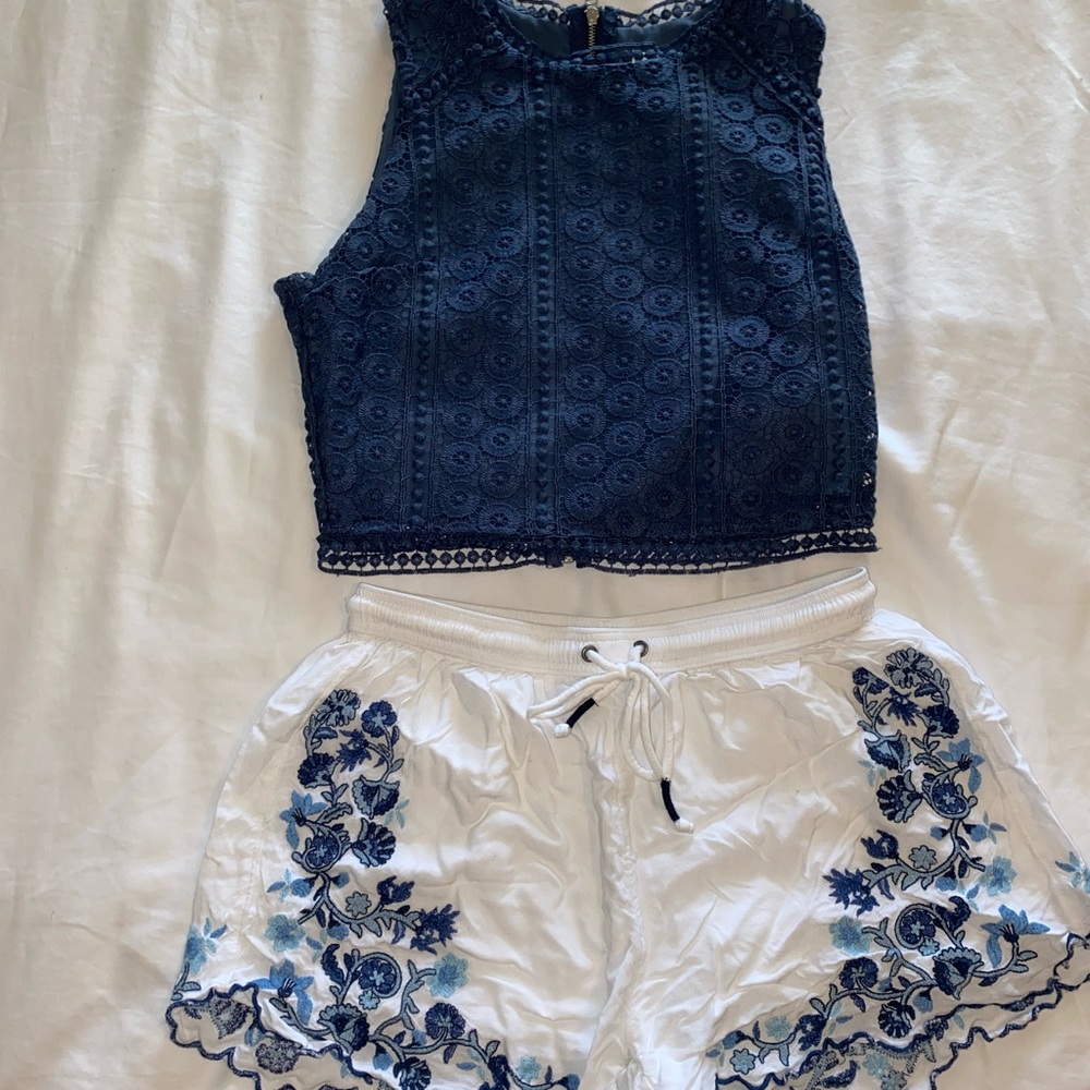 Abercrombie & fitch Womens embroidered floral shorts